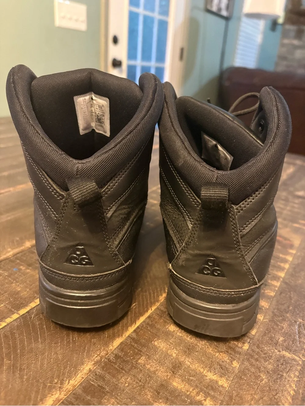 Nike Woodside 2 High ACG Boots Boys Size 7Y Youth Black Leather 524872-004